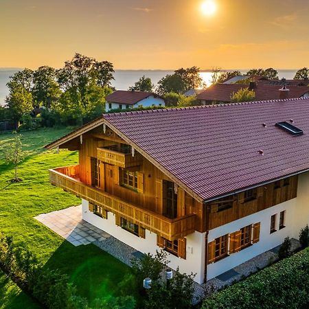 Graf Chiemo Suites - Direkt Am Chiemsee Mit Separatem Seezugang Химинг Экстерьер фото