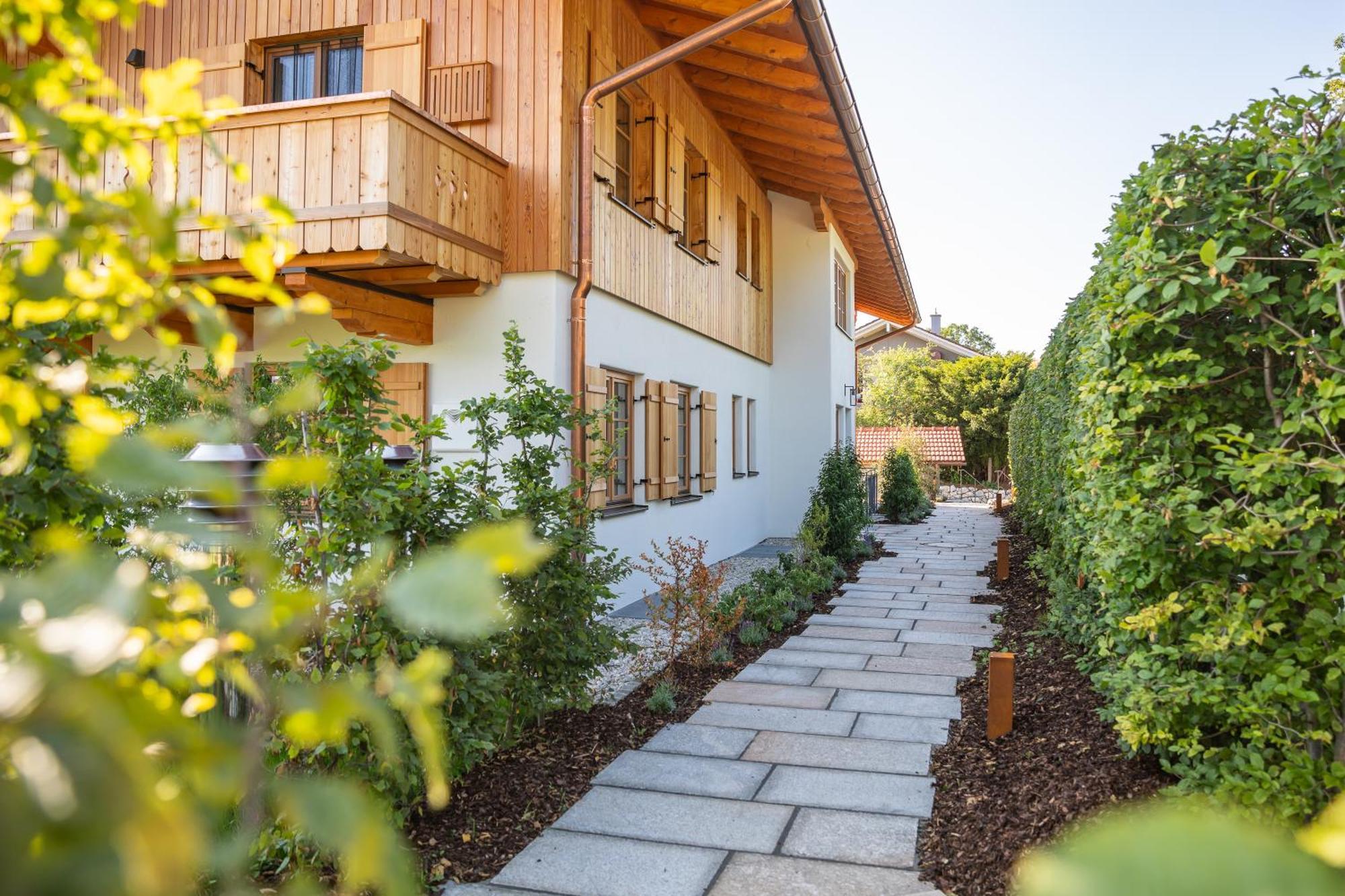 Graf Chiemo Suites - Direkt Am Chiemsee Mit Separatem Seezugang Химинг Экстерьер фото